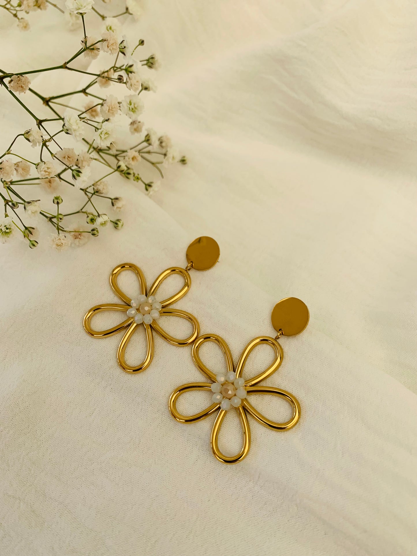 Oorbellen 'white floral bloom'