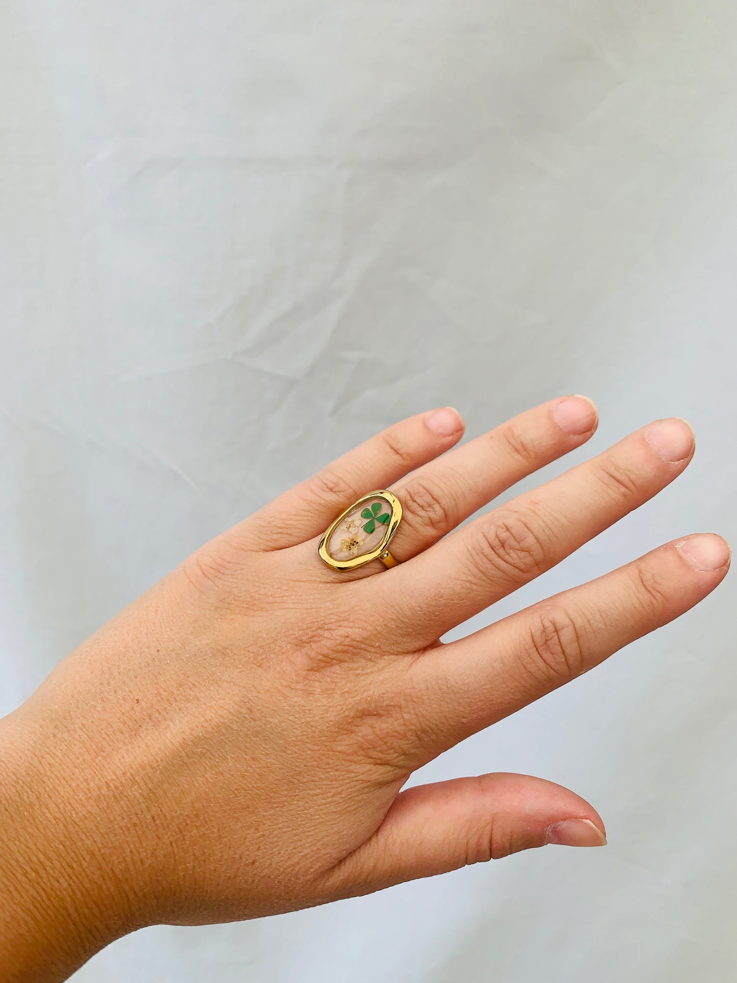 Ring 'oval grace'