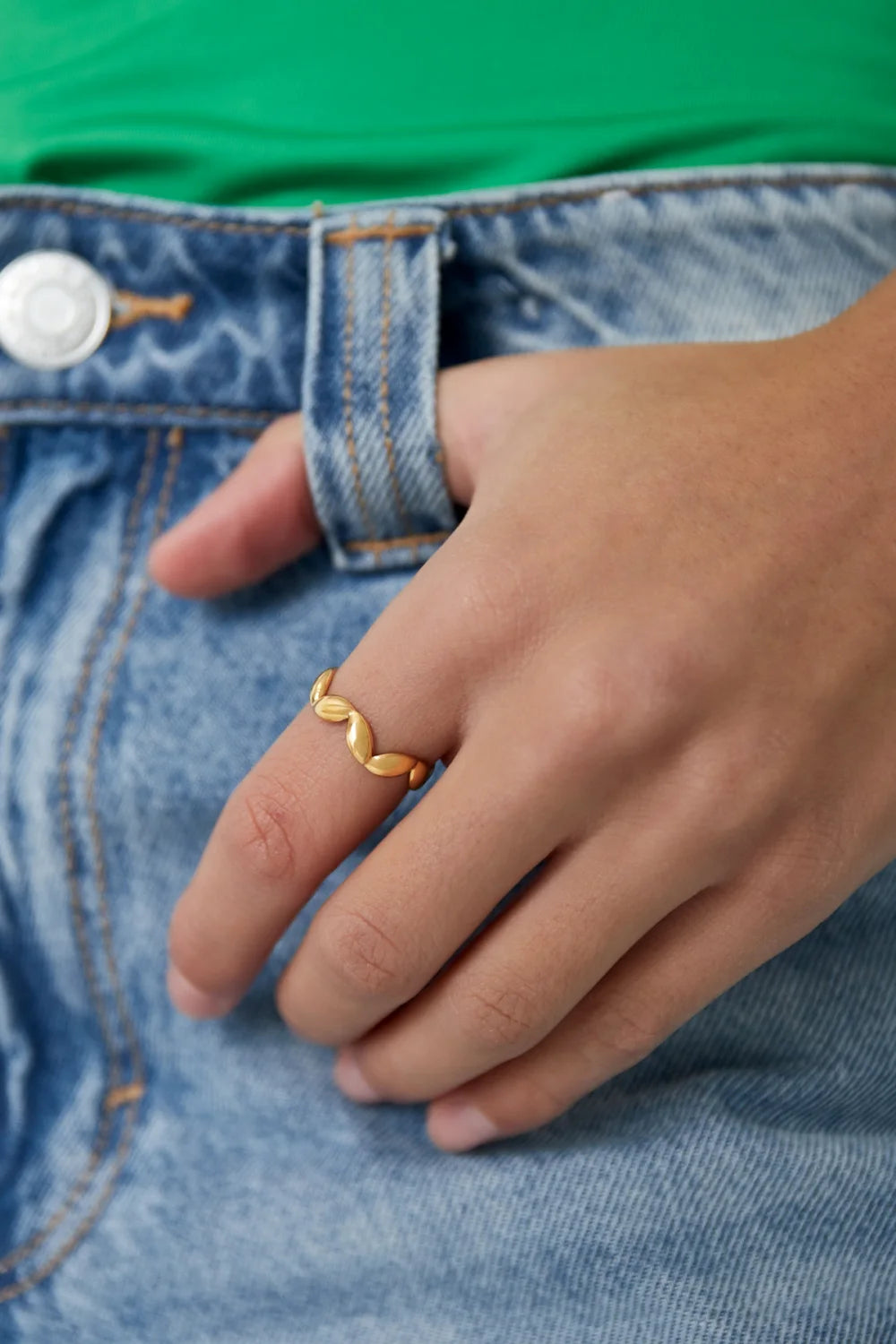 Ring 'wavy wonder'