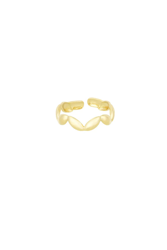 Ring 'wavy wonder'