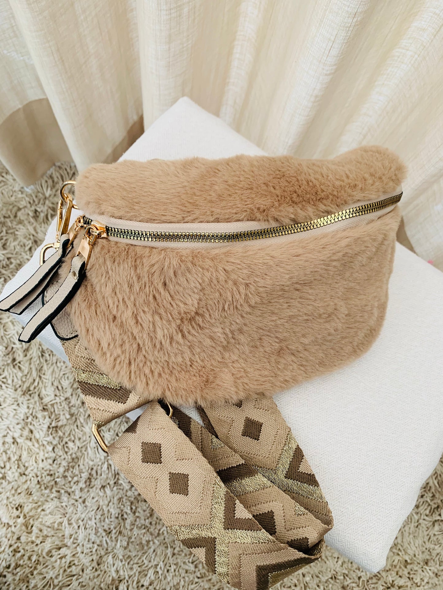 Handtas 'fluffy beige'