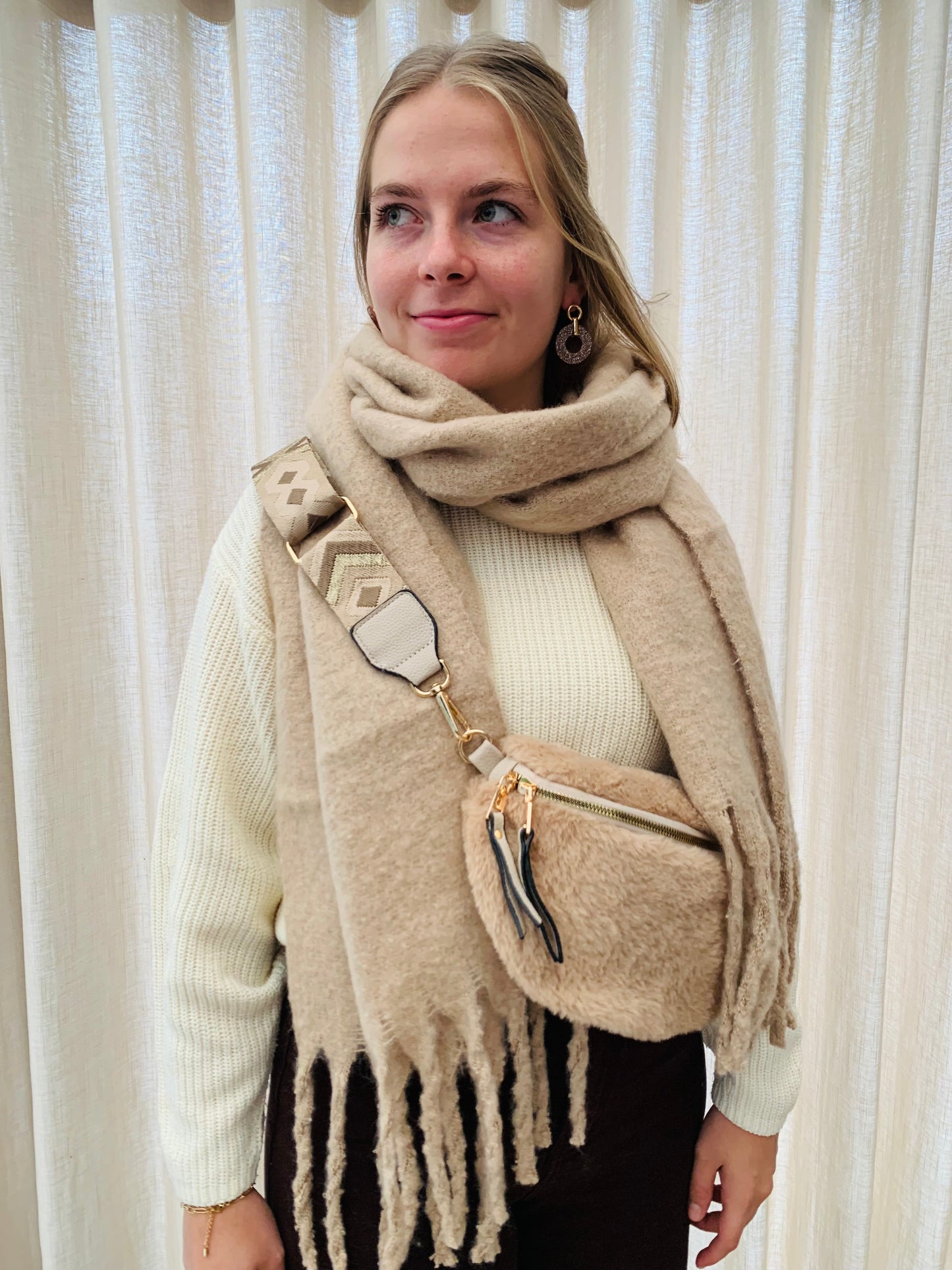 Handtas 'fluffy beige'