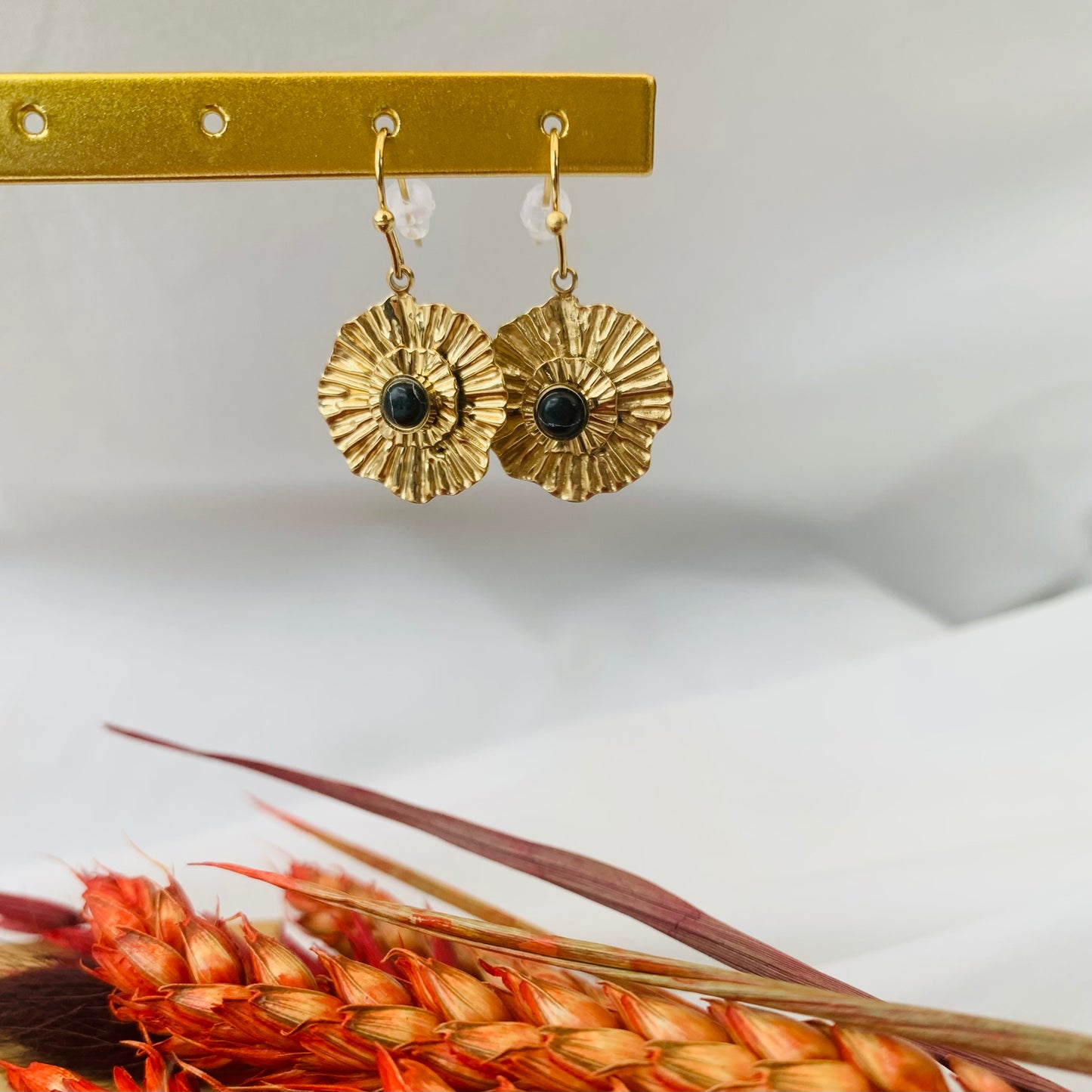 Oorbellen 'black around'